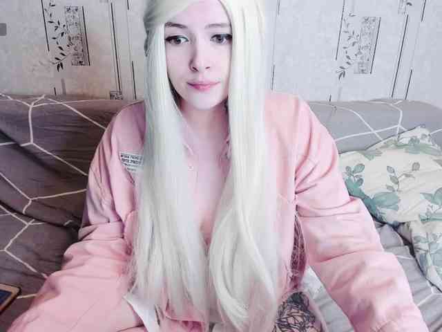MikkyLovense webcam