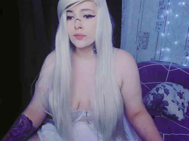 MikkyLovense webcam
