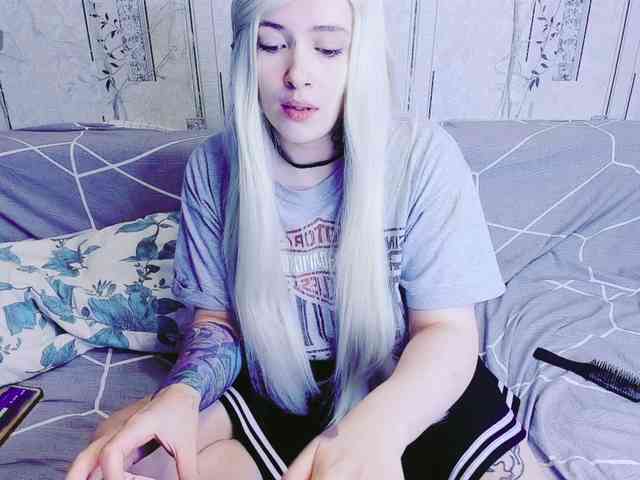 MikkyLovense webcam