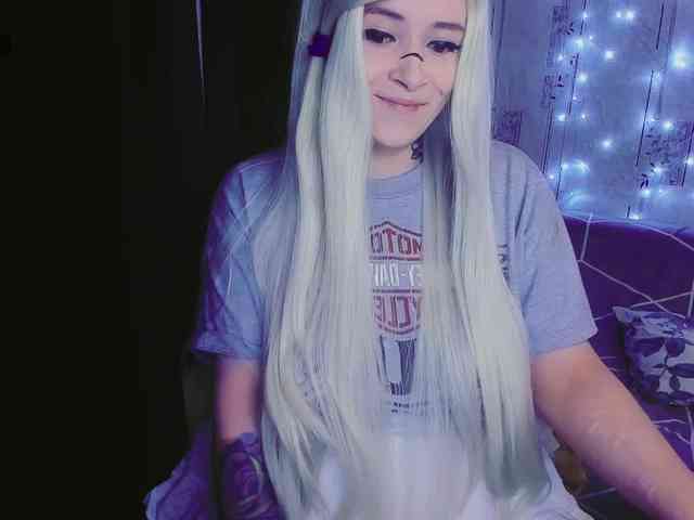 MikkyLovense webcam