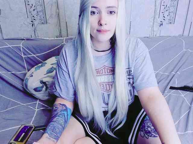 MikkyLovense webcam