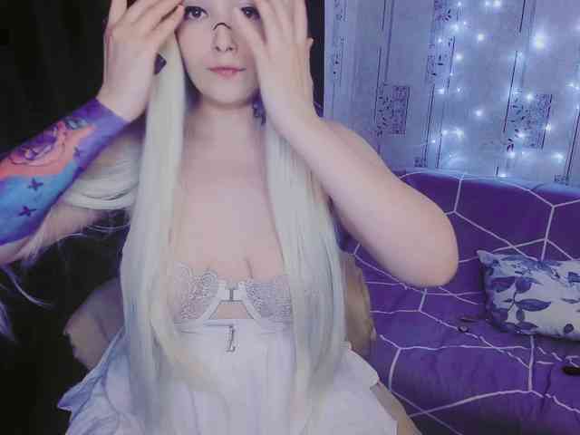 MikkyLovense webcam