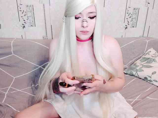 MikkyLovense webcam