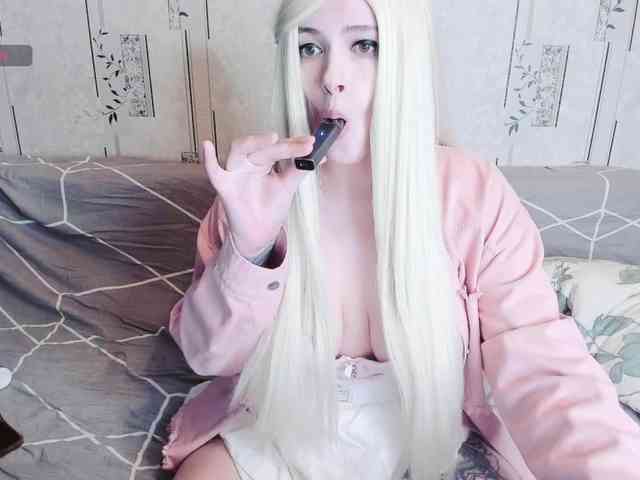 MikkyLovense webcam