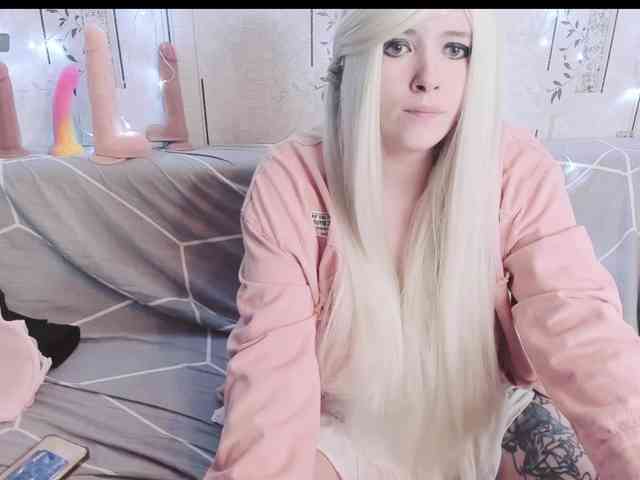 MikkyLovense webcam