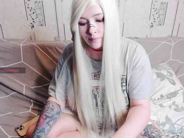 MikkyLovense webcam