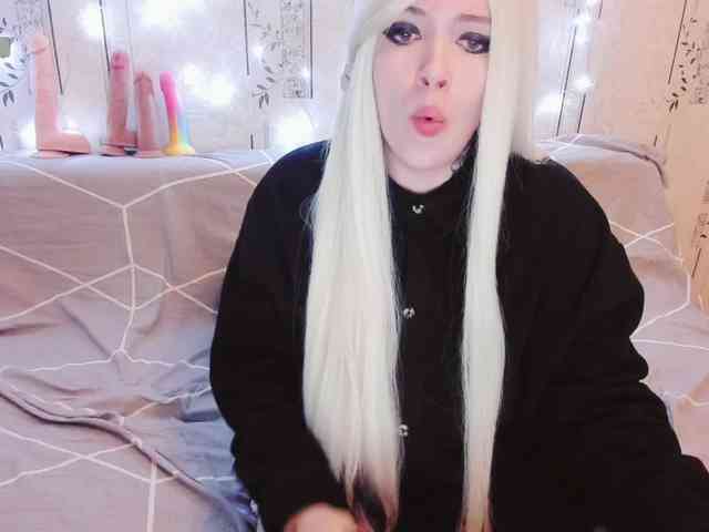 MikkyLovense webcam