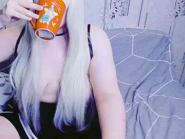 MikkyLovense webcam