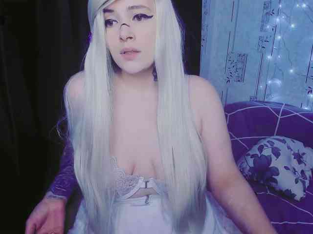 MikkyLovense webcam