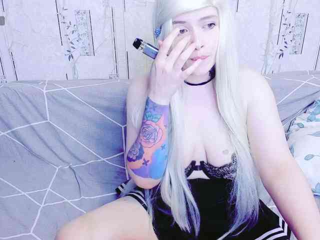MikkyLovense webcam