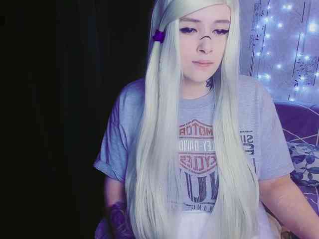 Model: MikkyLovense