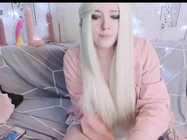 MikkyLovense webcam