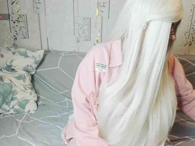 MikkyLovense webcam