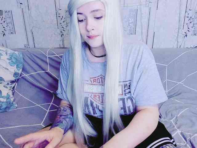 MikkyLovense webcam