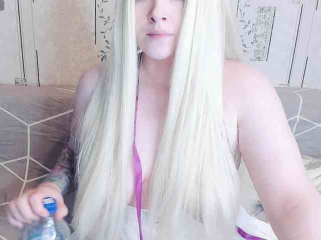MikkyLovense webcam