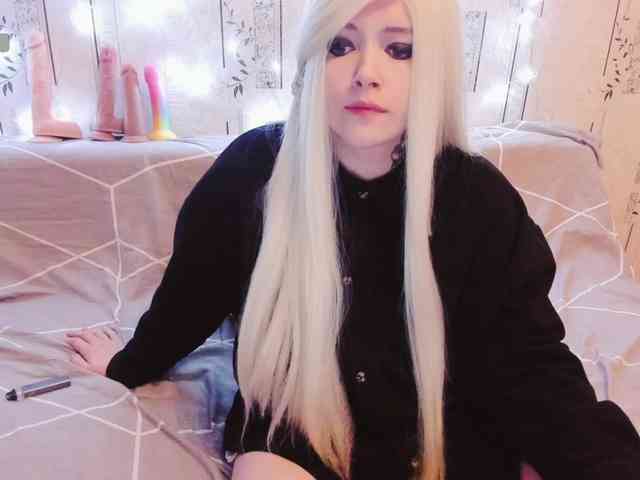 Model: MikkyLovense