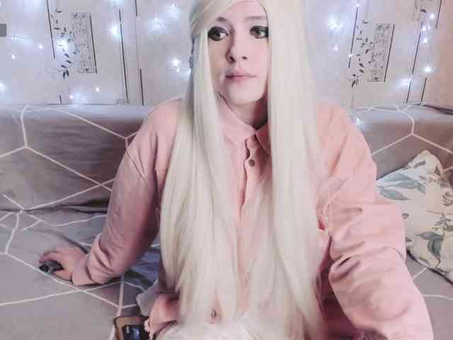 MikkyLovense webcam