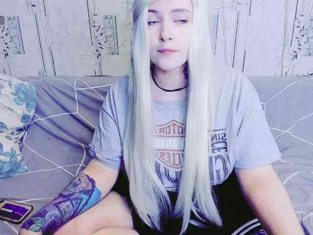 MikkyLovense webcam