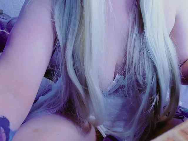 Model: MikkyLovense