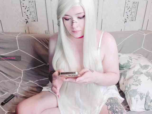 MikkyLovense webcam