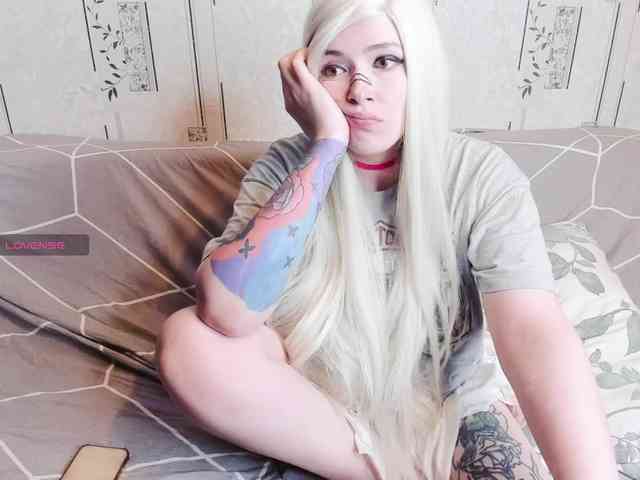 Model: MikkyLovense