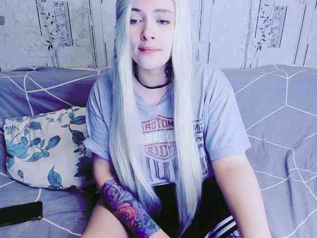 MikkyLovense webcam