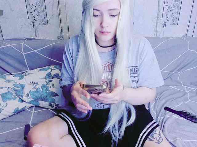 Model: MikkyLovense