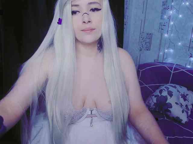 MikkyLovense webcam