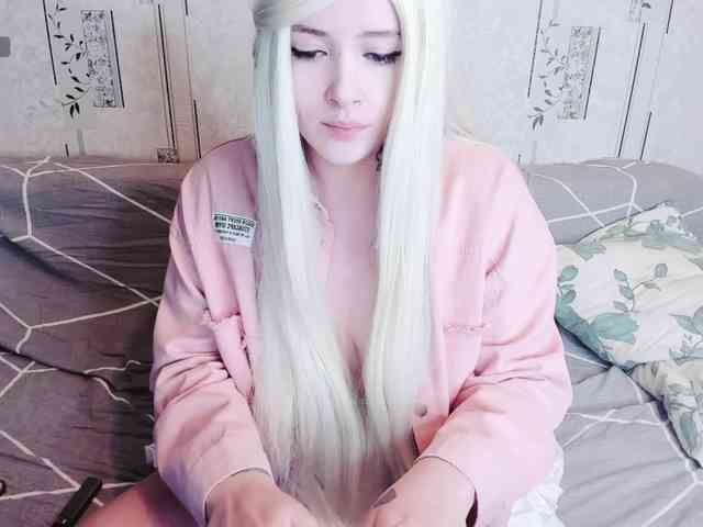 MikkyLovense webcam