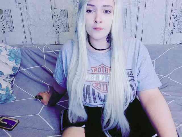 MikkyLovense webcam