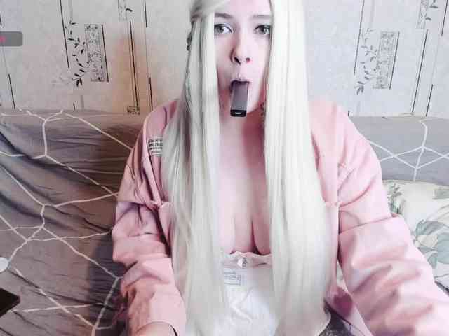 MikkyLovense webcam