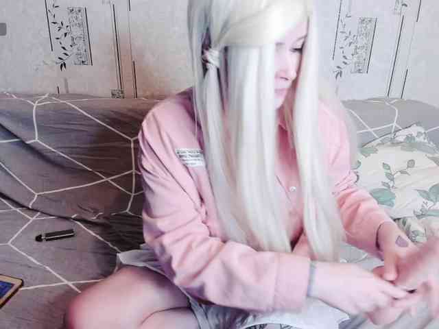 MikkyLovense webcam