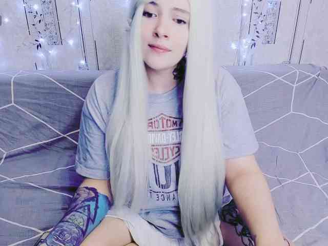 MikkyLovense webcam