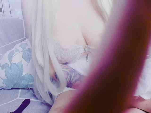 MikkyLovense webcam