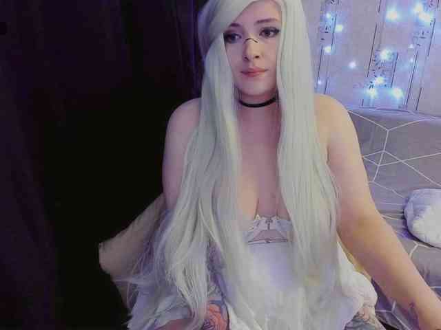 MikkyLovense webcam