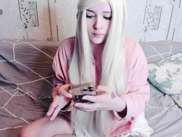 MikkyLovense webcam