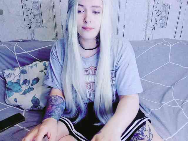 MikkyLovense webcam