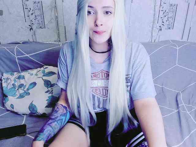 MikkyLovense webcam