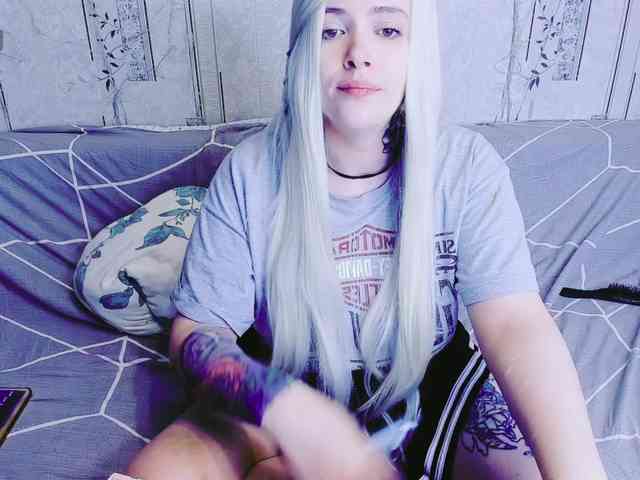 MikkyLovense webcam