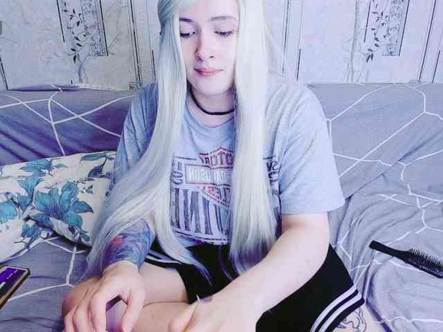MikkyLovense webcam