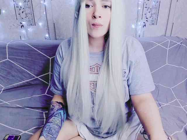 MikkyLovense webcam
