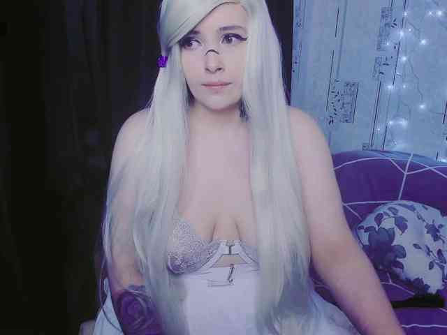 MikkyLovense webcam