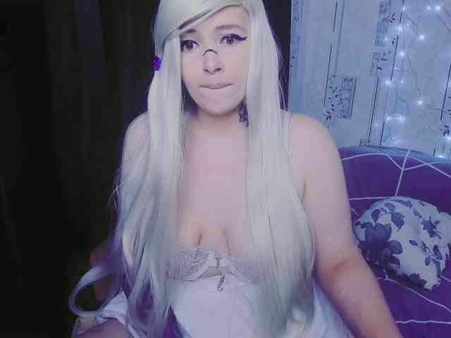 MikkyLovense webcam