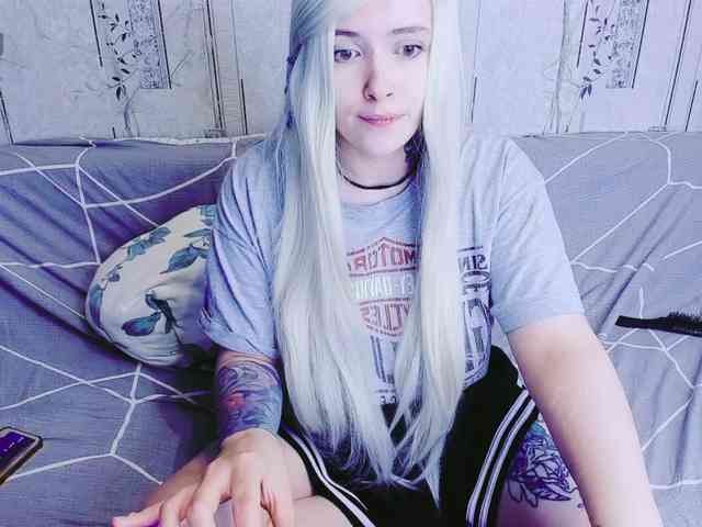 Model: MikkyLovense