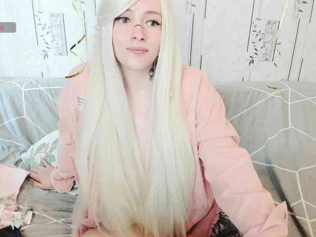 MikkyLovense webcam