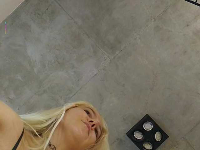 Bella-J live cam on BongaCams