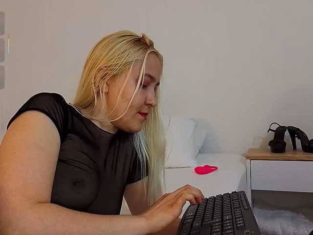 Bella-J live cam on BongaCams