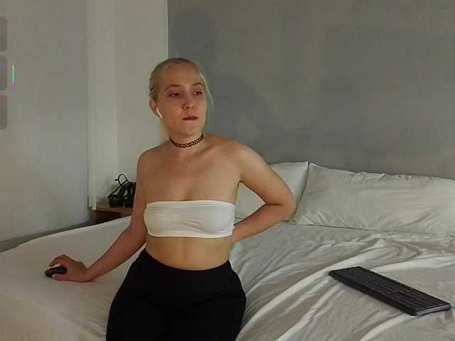 Bella-J's BongaCams show and profile