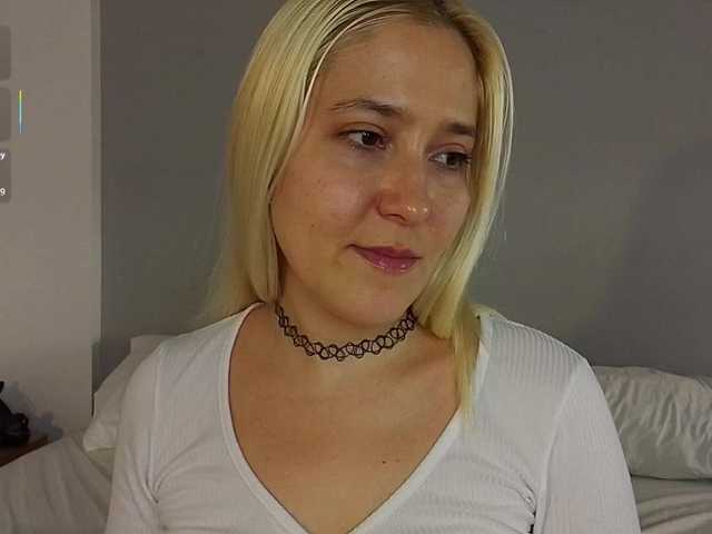 Bella-J live webcam show