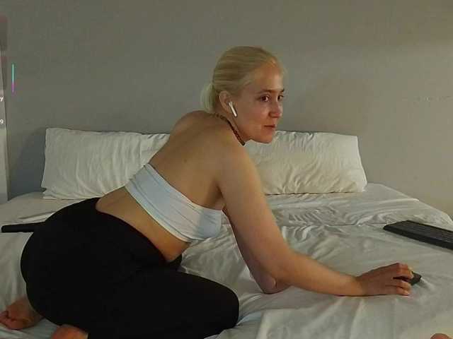 Bella-J live cam on BongaCams